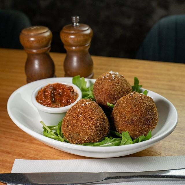 'CAUSE GOOD THINGS COME IN THREE 😋

Our Arancini is basically a ball full of AMAZING flavours 😉 What's in it? Our Arancini is filled with mushroom, three cheeses &amp; truffle oil, and is served with a chilli relish. 
Order for delivery/pickup on U
