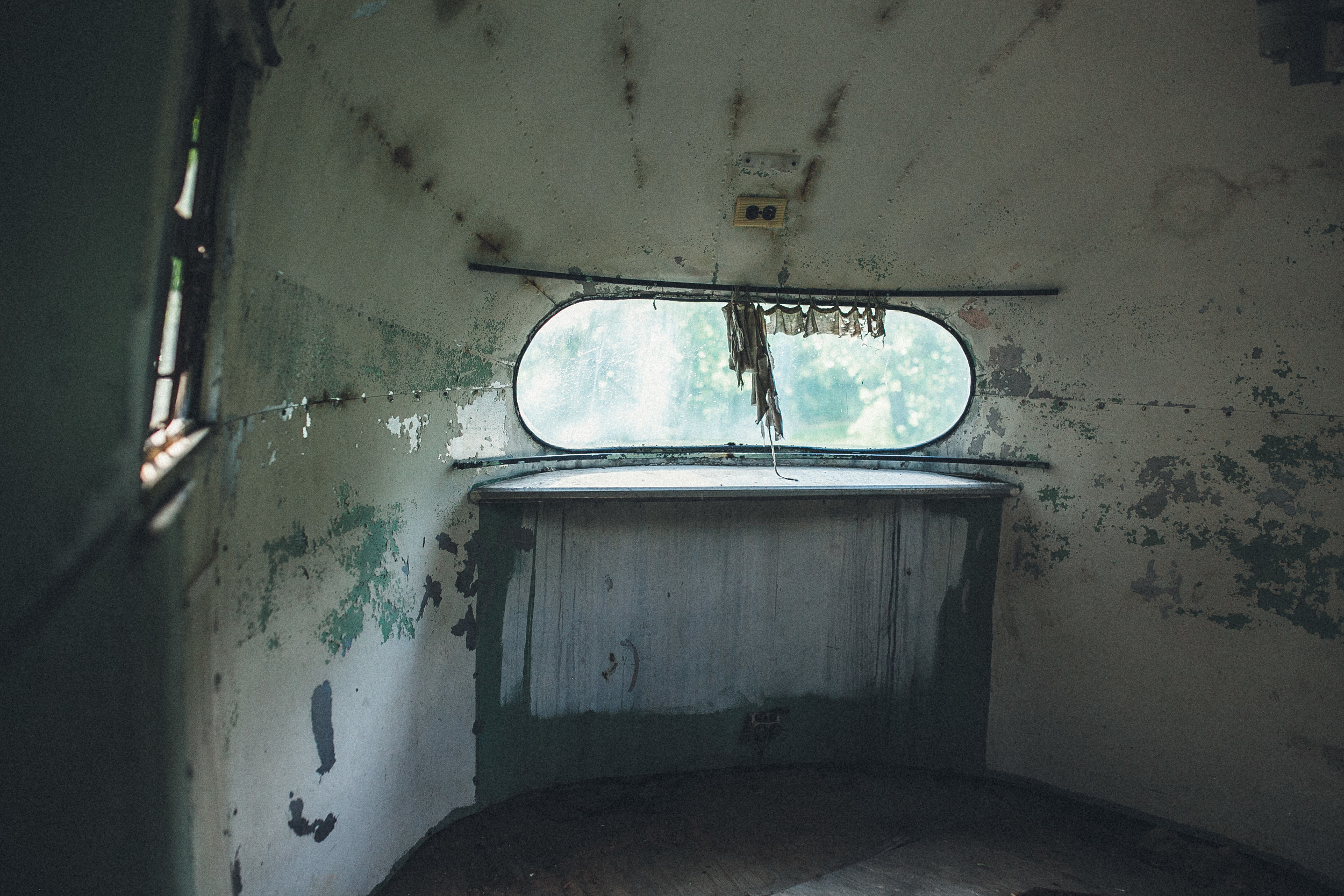 abandoned-airstream-3661.jpg