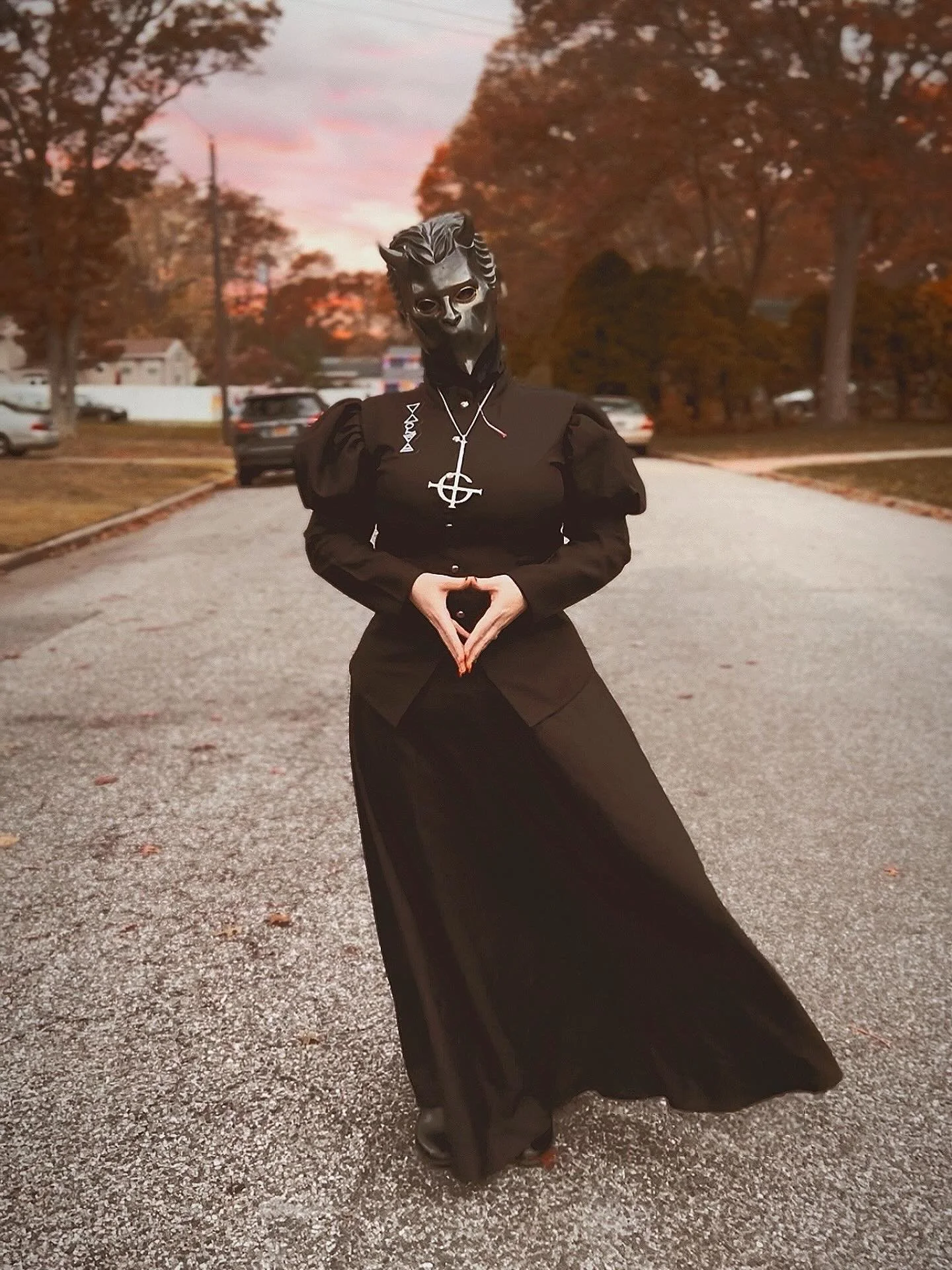 Happy Halloween, Ghouls. 🎃
I hope it was spook-tacular!
.
#thebandghost #anamelessghoul #ghoul #ghoulettes #ghoulette #cosplay #thebandghostcosplay #terzo #meliora #papaiii