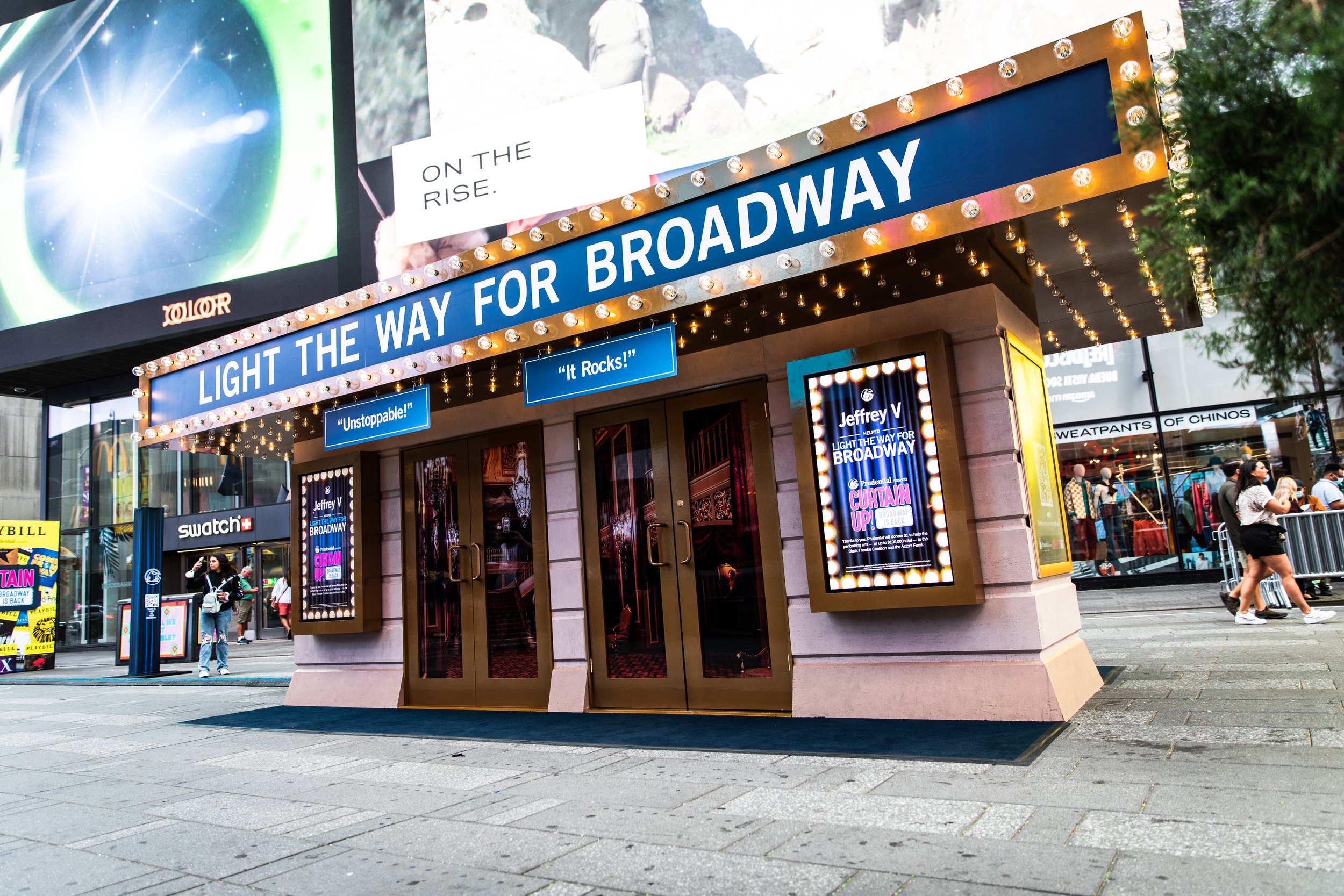 03_Curtain_Up_Day_One_2021_HR.jpg