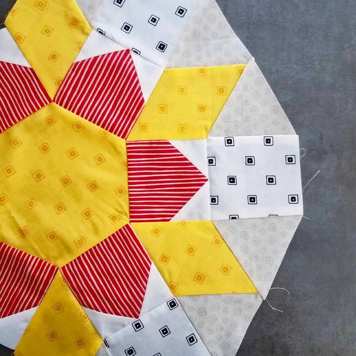 LECIEN Fiesta Time Flowers Quilt by Emily Breclaw closeup block.jpg
