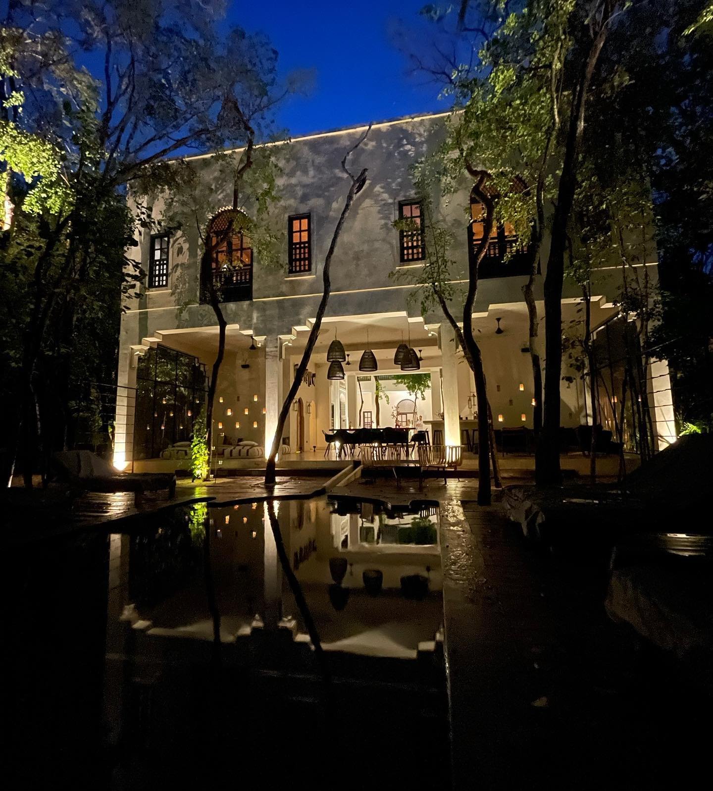 Beautiful Moroccan Hotel in the middle of the jungle
@ambreepicestulum 
Tulum Mexico 

#tulumhotels #tulumvenues #tulumweddings #weddingstulum #tulummexico #tulumvibes #beautifularchitecture #weddingsdestination #mexico #tulum