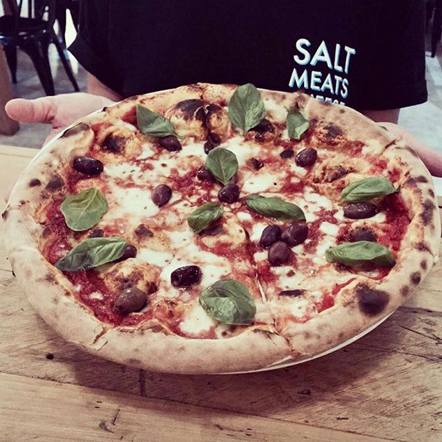 You wanna pizza this? @saltmeatscheese_surfers has got your covered for dinner&nbsp;🍕. Call (07) 5661 1517 to reserve a table, order takeaway or get it delivered! #The4217