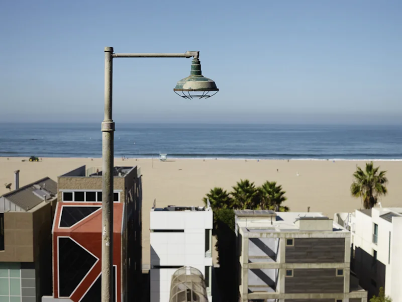 JOSEF HOFLEHNER OCEAN FRONT, SANTA MONICA, CALIFORNIA ARCHIVAL PIGMENT PRINT ED.: 9 113.5 x 144.5 CM / 44 2/3 x 57 IN