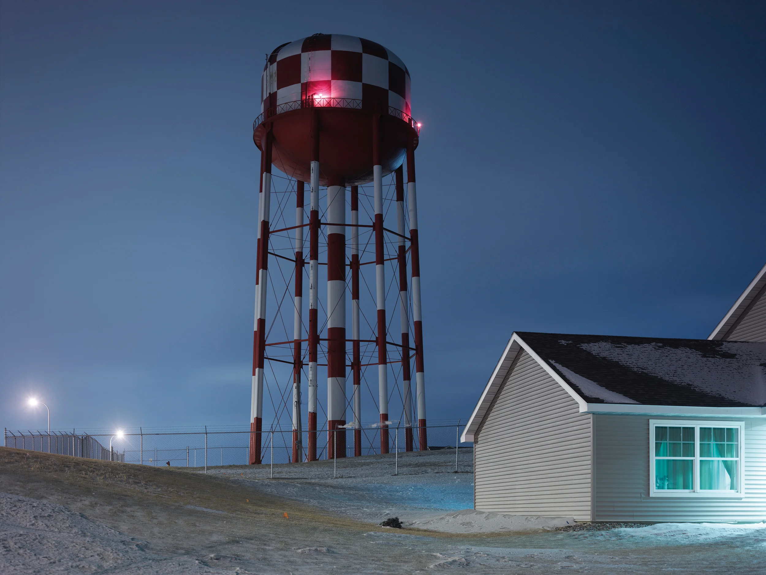 CHECKER, MINOT, NORTH DAKOTA ARCHIVAL PIGMENT PRINT ED.: 7 85.5 x 108.5 CM / 33 2/3 x 42 3/4 IN