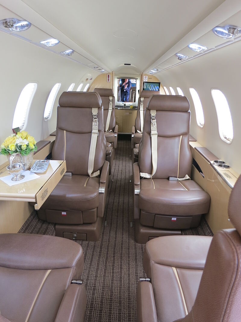 Bombardier_Learjet_45_XR_interior.JPG