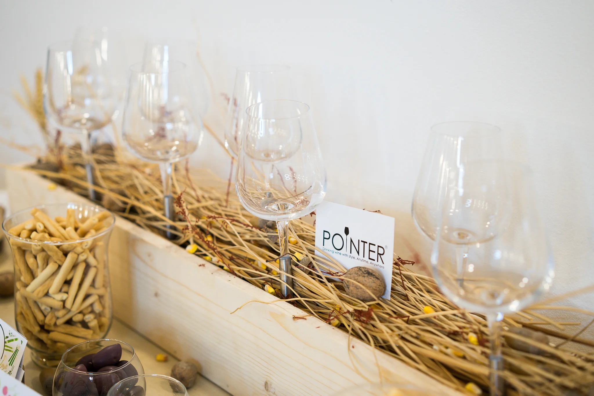 Pointer Glass & Mugur de Zof arrangements