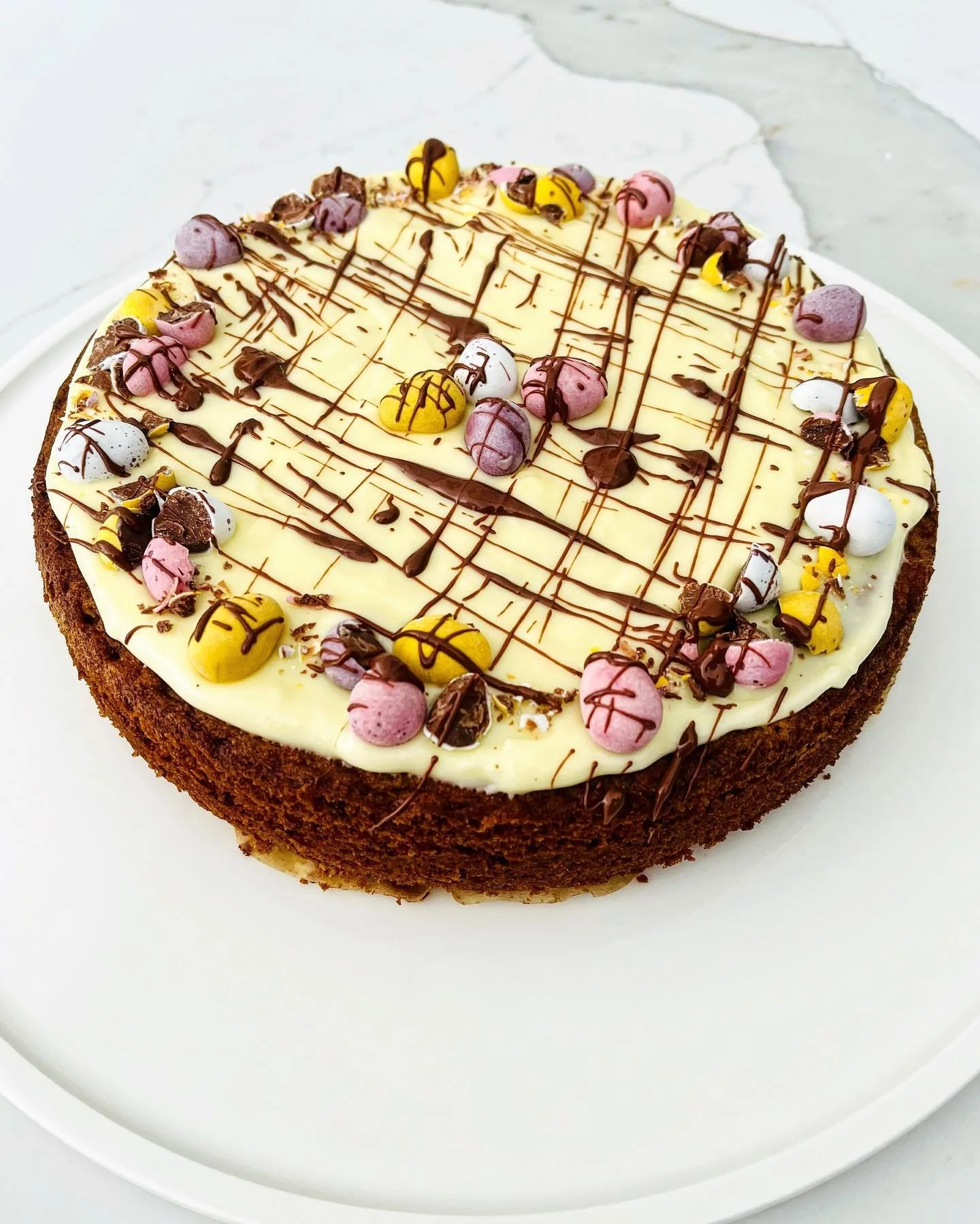 Happy Easter 💛
&bull;
It&rsquo;s been a while, but I&rsquo;m back to share so many of my family loved recipes. I made this Easter cake for my fam this weekend and it&rsquo;s a pistachio cake topped with a cream cheese icing and decorated with all th