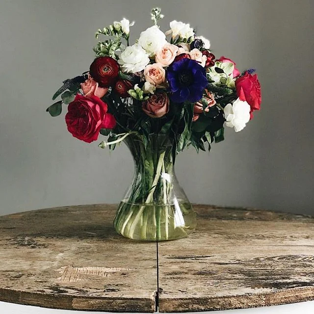 Love this rustic floral look! 💐
#dmvevents #polished #weddingbells #corporate #eventsdc #loveit