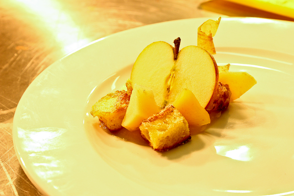  Apples, fried sweet bread, quinces 