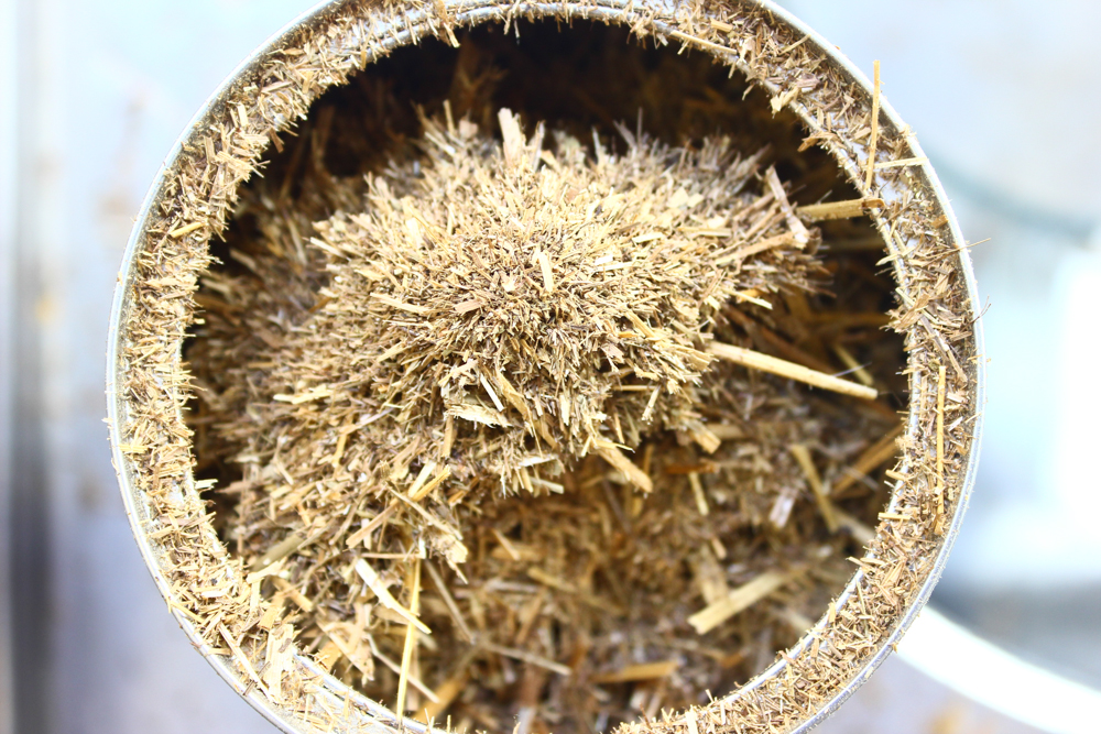  Ground roasted hay 