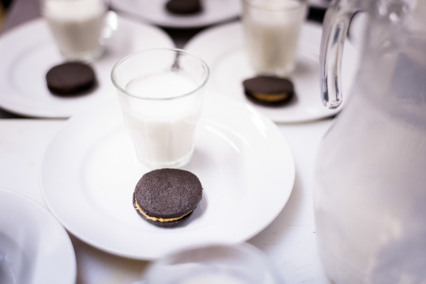  Coffe cream 'oreos' with quince milkshake 