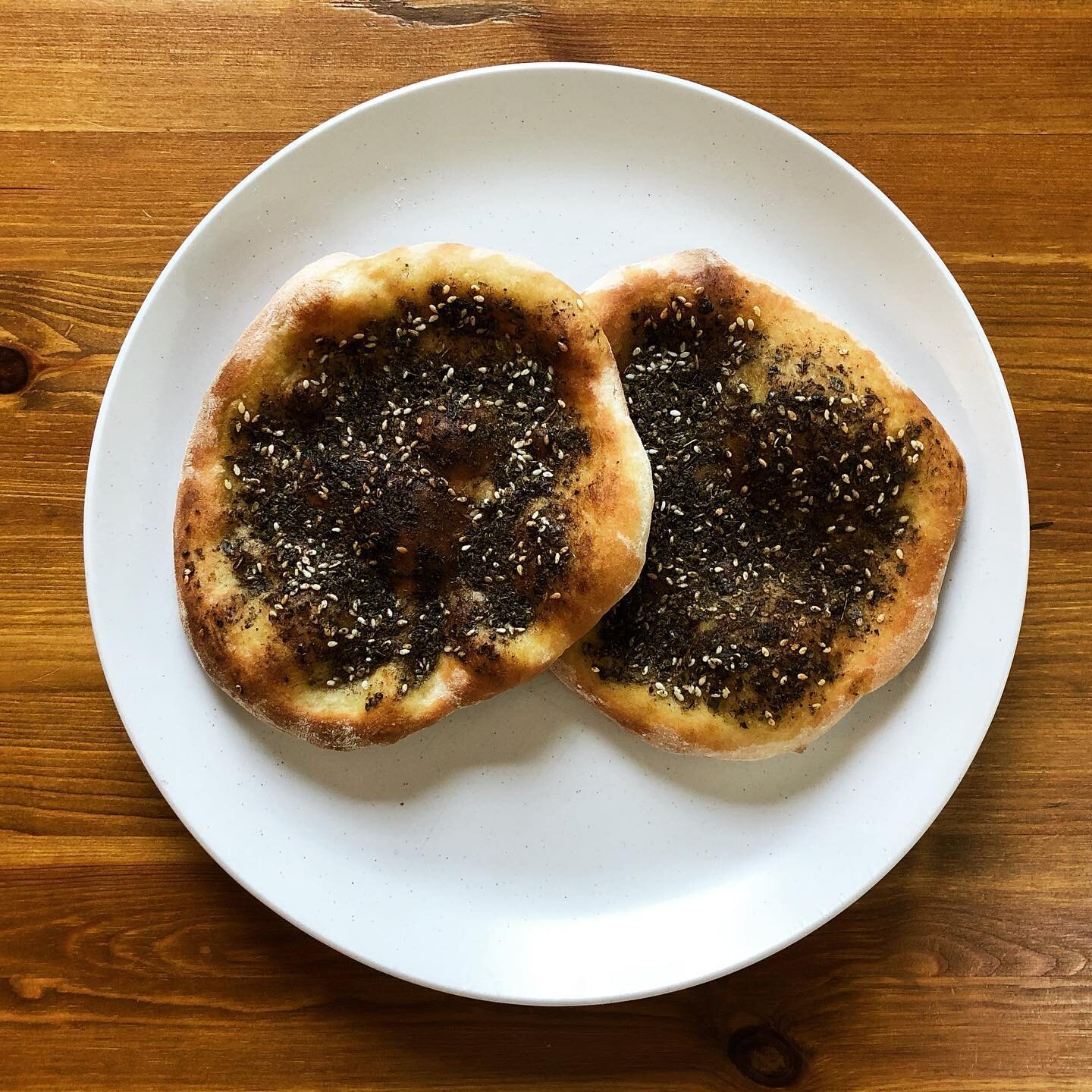 Really enjoyed making these manakish with za'atar for the workshop with @suffolk_artlink this morning.

There's scope to add so many different spice/herb blends to flatbreads. 6 minute bake ftw. 

Also a salad of blanched and roasted kale with kohlra