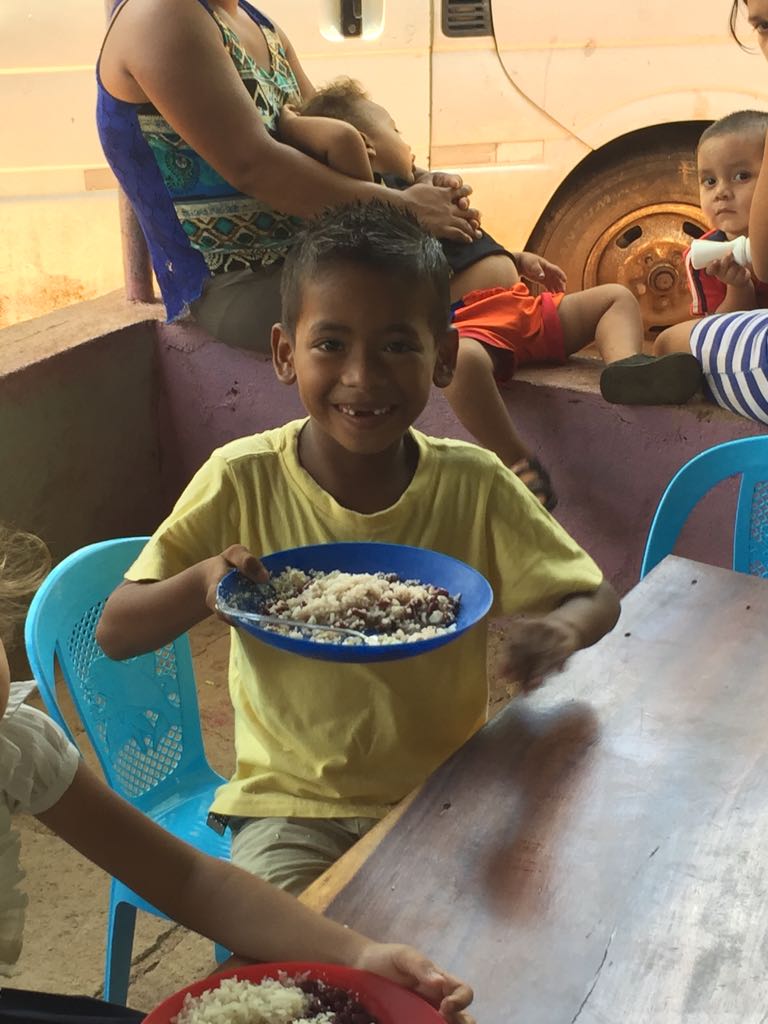 Feeding kitchen for kids in Tepano