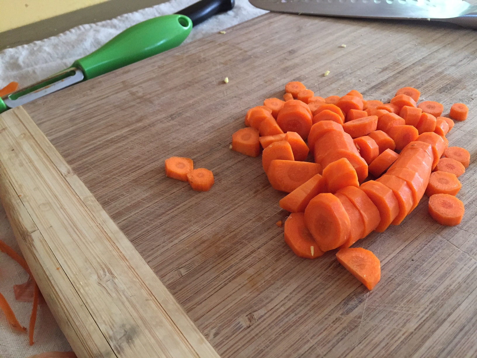 For a carrot poultice, you'll want to be sure you use shredded carrots. Pictured above are carrot rounds, perfect for soups and stews, but they won't give you any relief in a poultice this way. SHRED. :)