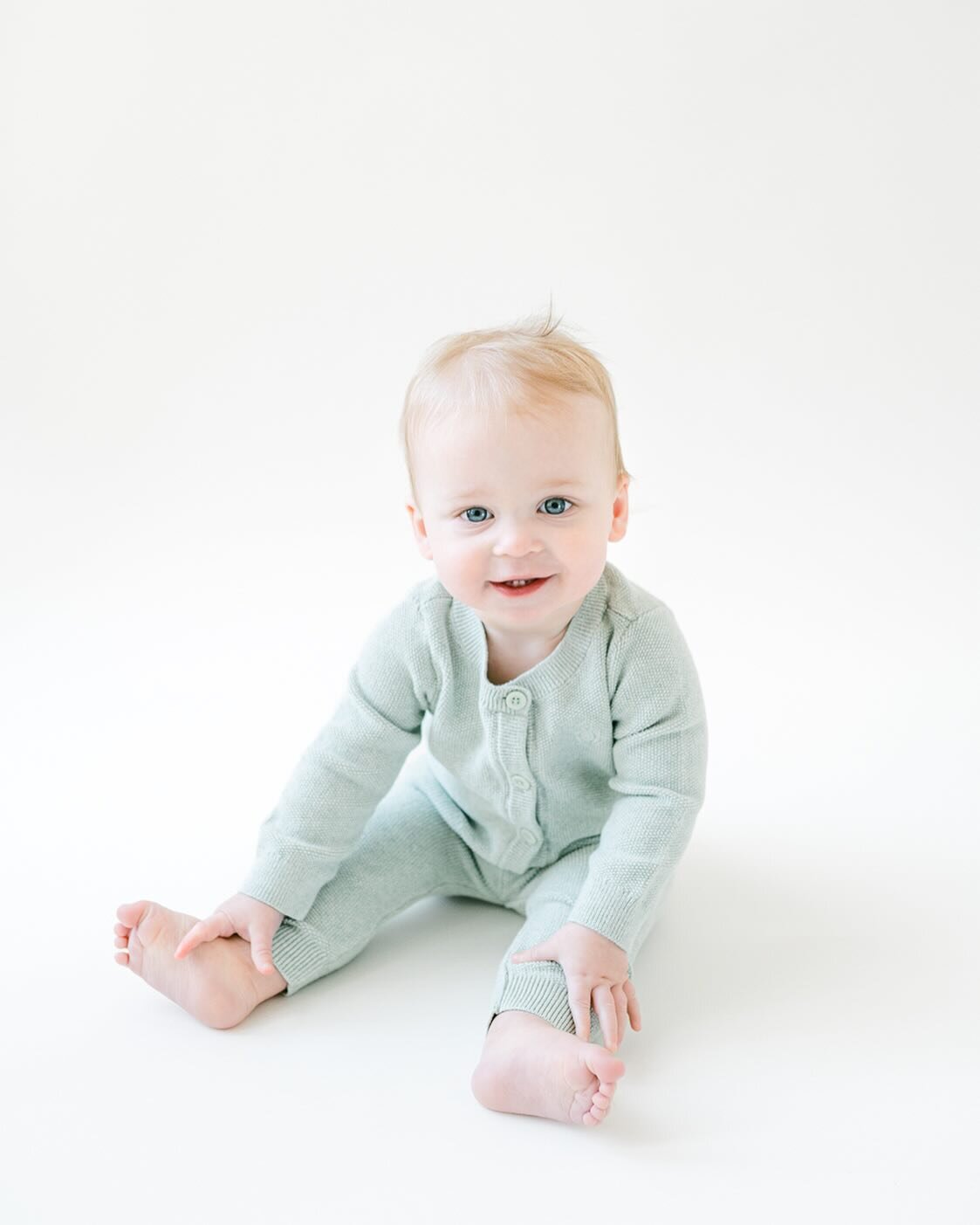 What makes a Monday morning brighter than an adorable smiling baby!? 🥰I can&rsquo;t wait to share the rest of this heirloom session with all of you! 

.
.
.
#heirloomphotography #personailtysessions#bostonfamilyphotography #beverlyphotographer #fall