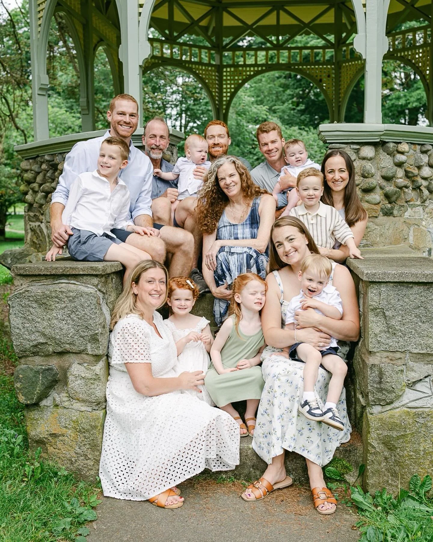 Extended family sessions always have me teary eyed. There&rsquo;s something so special about documenting generations of love - and getting to meet all the people you cherish most - my favorite! 😍 This session surprise micro burst (with raining pine 