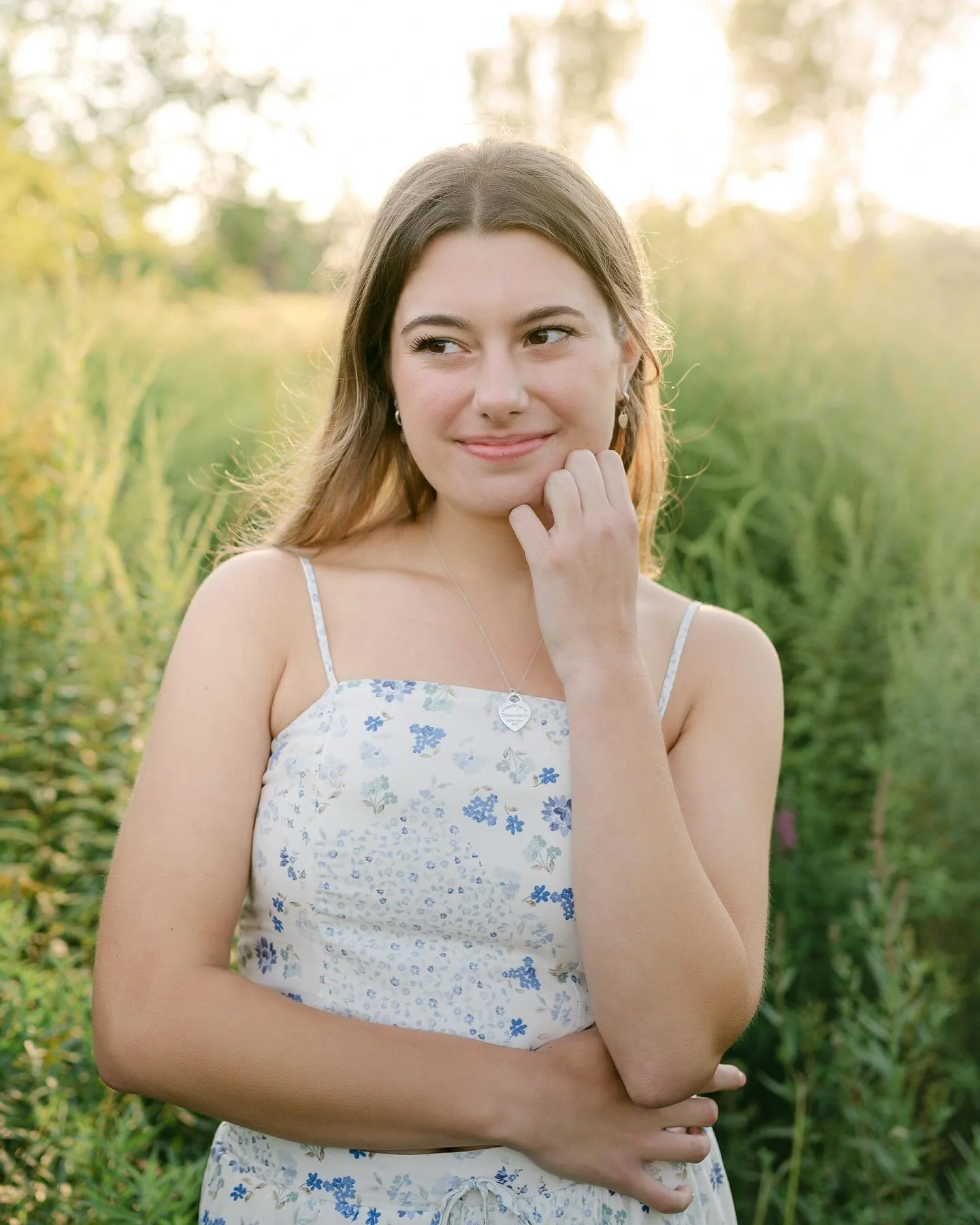 Ava&rsquo;s vision for her senior portraits was soft, romantic, and true to who she is&mdash;and I loved that she reached out to me with such a clear aesthetic in mind. We wandered through fields of flowers, tucked into the prettiest corners of archi