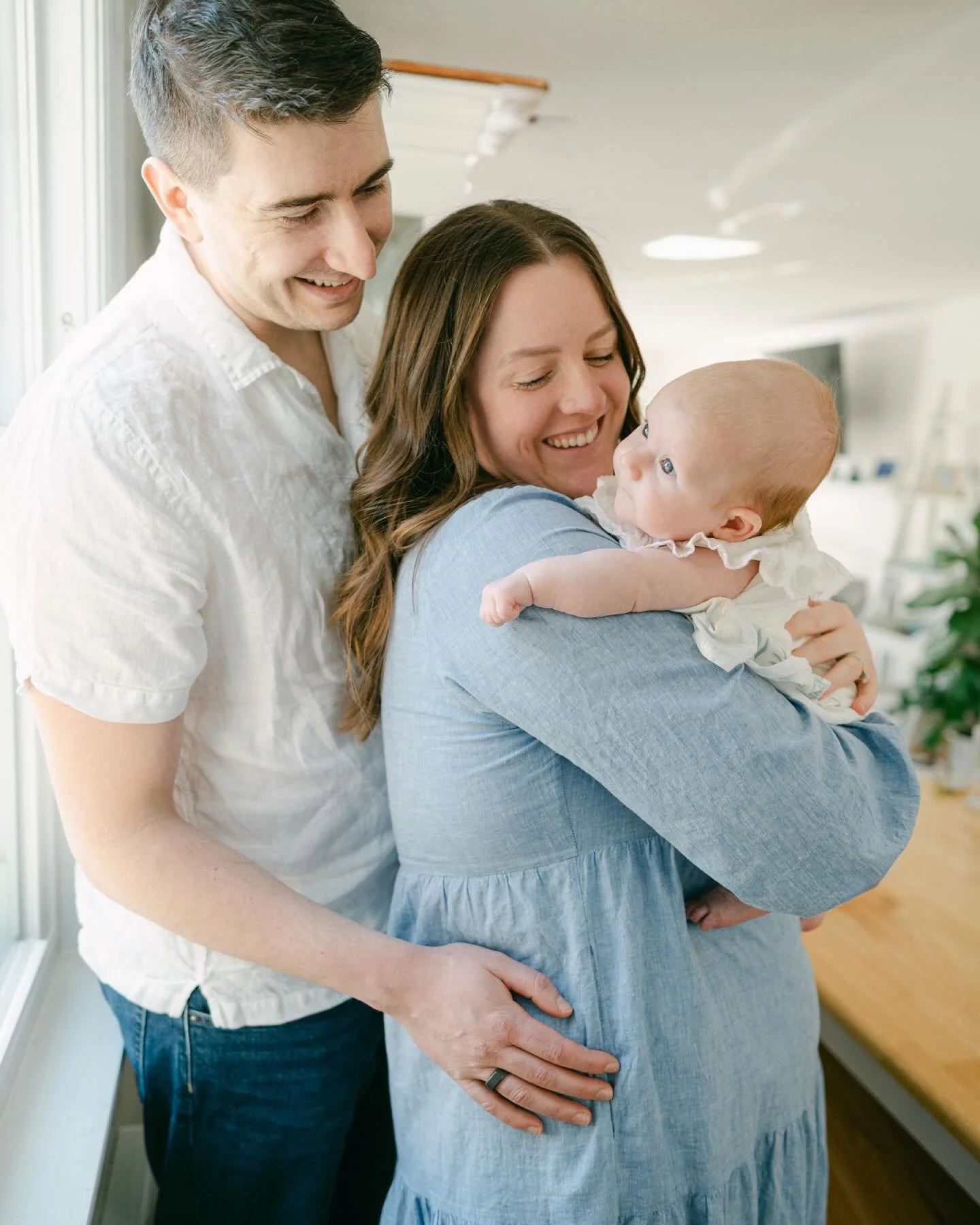 There&rsquo;s something so special about a sunny newborn session at home ☀️

No rushing, no packing up&mdash;just the quiet comfort of your own space, soft light pouring through the windows, and the gentle rhythm of your new days together. These sess