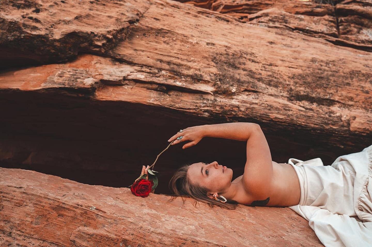Calling in PERSON and REMOTE clients for womb healing and sound meditation!

Offered in single sessions or a package. For womb medicine I always recommend the three session package to dig deep but if one session calls to another, I feel called to cat