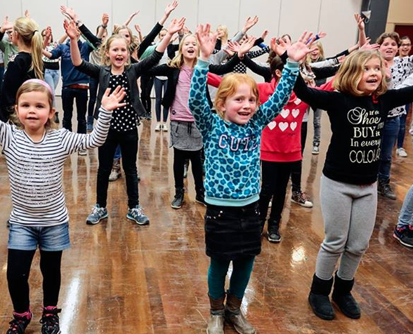 Video: Lies de Laat neemt afscheid, Kleintje BMT bijna klaar voor première