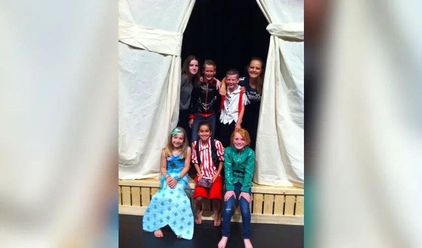 Zeven Rooise kinderen spelen mee in Peter Pan