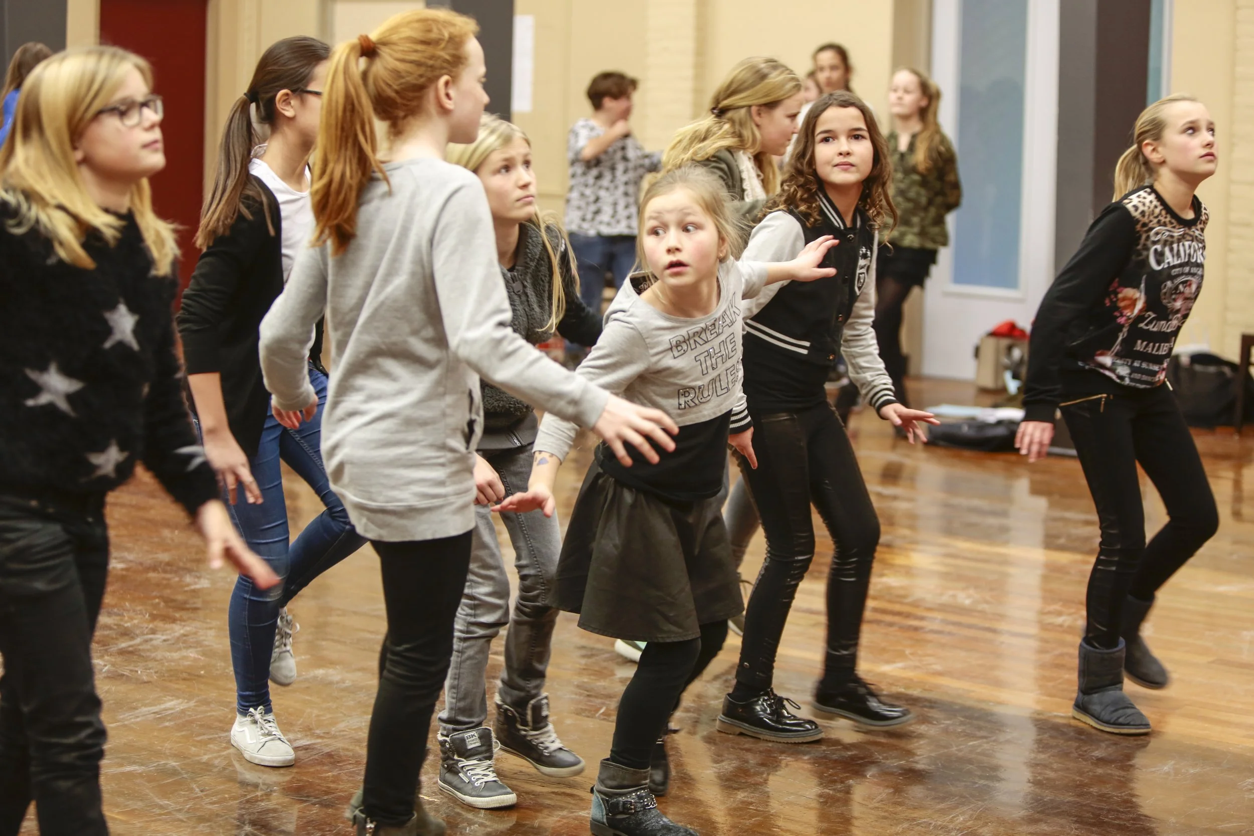 Lies de Laat neemt afscheid, Kleintje BMT bijna klaar voor première (video)