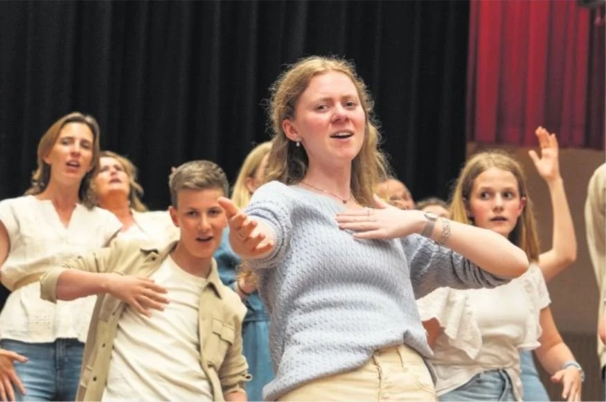 Dansen, zingen en acteren in Big Fish