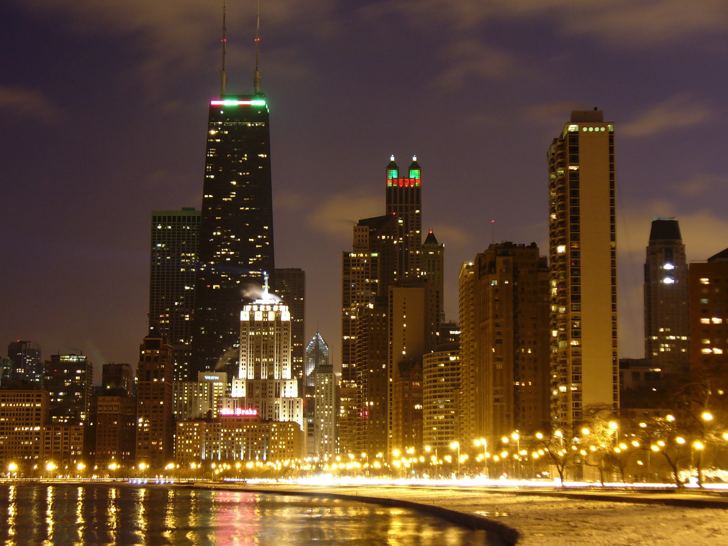 Oak_Street_Beach_in_Chicago.jpg Creative Commons
