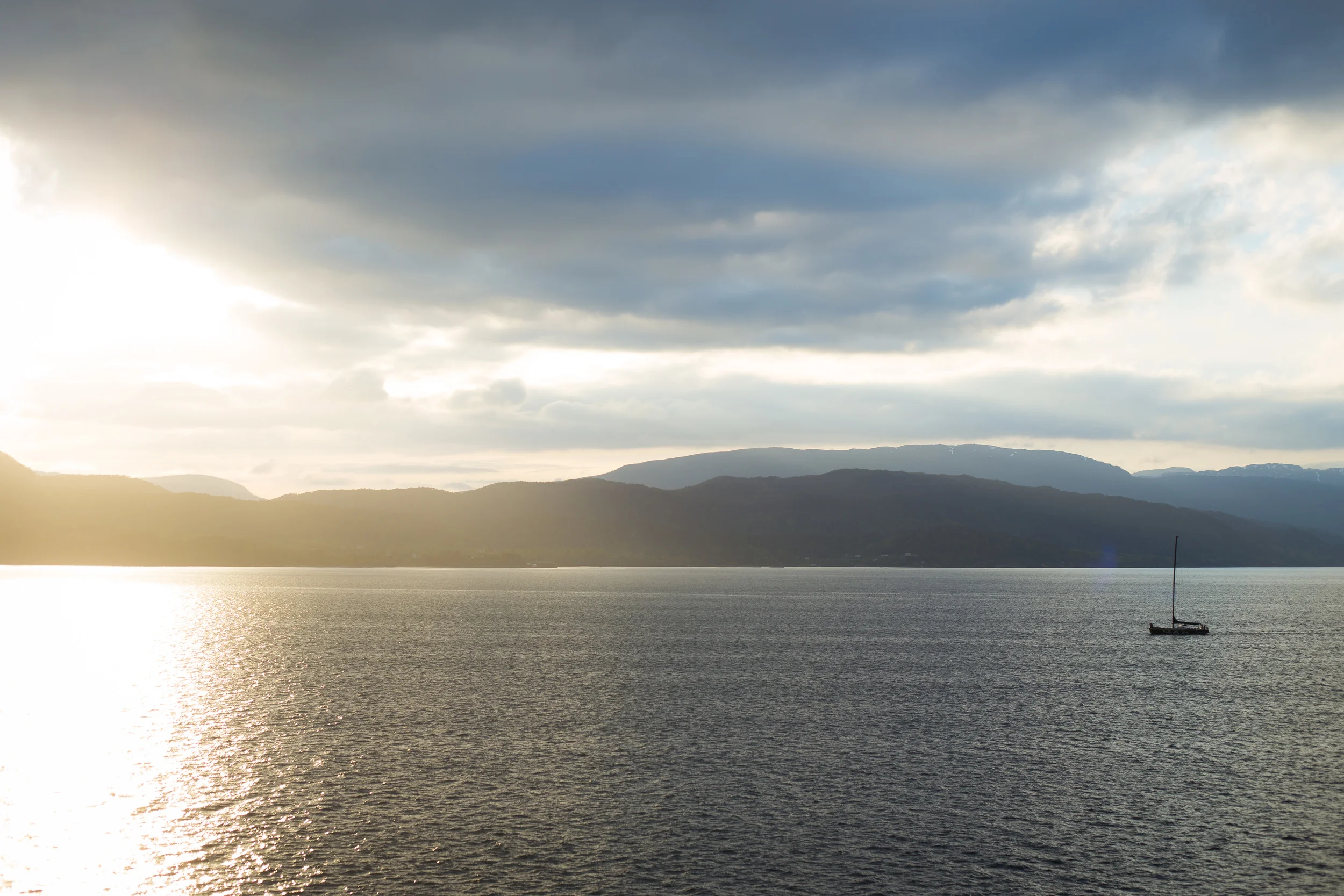 Sailing into the sunset ii.jpg
