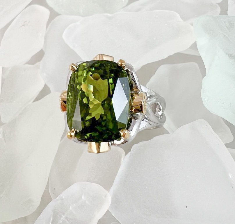 18KT white gold ring with 8.53ct fine Burmese Peridot with gold