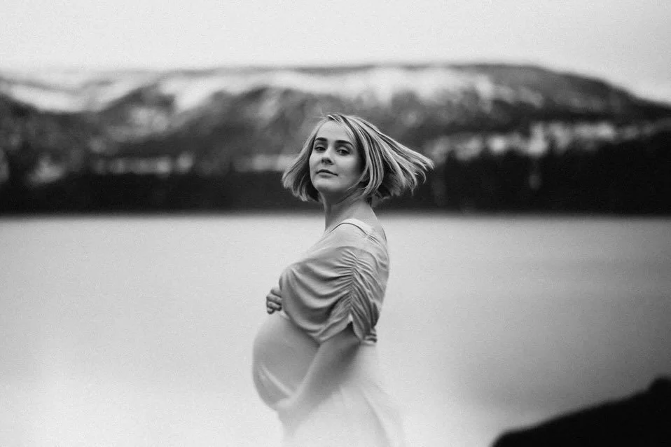 #tb to a pregnancy photoshoot with beautiful K in Reykjanes 🤍 
I absolutely adore capturing belly pics especially if they are framed by the stunning landscapes here in Iceland. 
#iceland #icelandphotographer #pregnancyphotography #bumbumyndataka