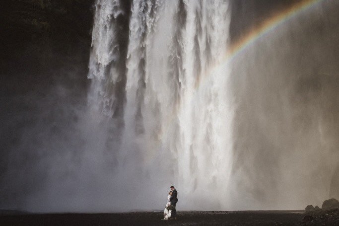 The king of all waterfalls - Sk&oacute;gafoss 🫡

#pinkiceland #iceland #icelandweddingphotographer #icelandelopementphotographer #waterfallwedding