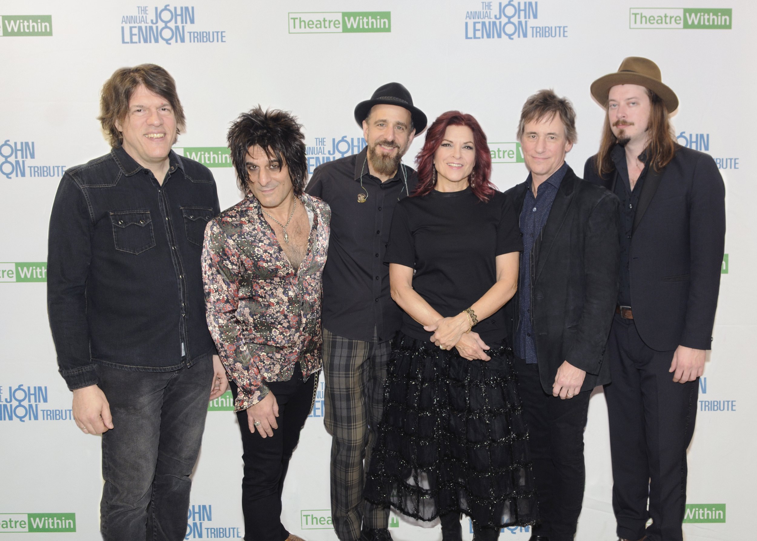 Rosanne with House Band.jpg