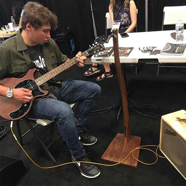 Hey guys, we&rsquo;re having fun here at the #nammshow #nammshow19 #nashville 
Some people enjoy playing our little #guitarcombo #guitar #combo #customshop #boutiqueamps