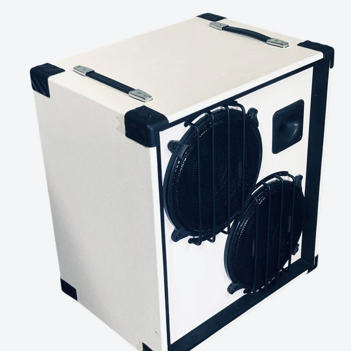 ✨ Just finished! ✨
Custom Ashen 212 bass cabinet in stunning white, loaded with pure power 800W from Neo setup. 🎶
Built for tone, power, and stage presence.

#AshenAmps #BassCabinet #CustomBuild #800W #NeoSpeakers #BassRigGoals #HandcraftedTone #Whi