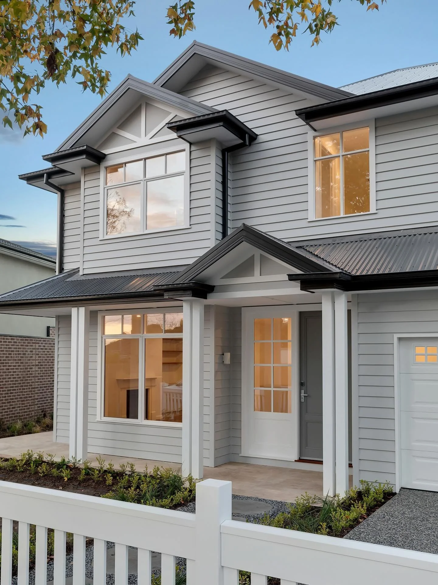 The season for open doors, fresh air and #vitaminD has arrived!

This home is primed to take advantage of the change of season, with custom @aspect_windows timber windows flooding every room with natural light - creating a sense of space, warmth and 
