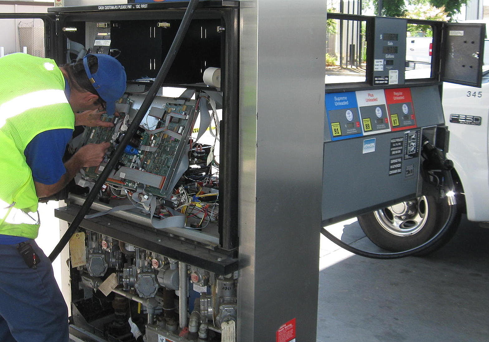 2013 Const - Finish - Elect - TLS.JPG