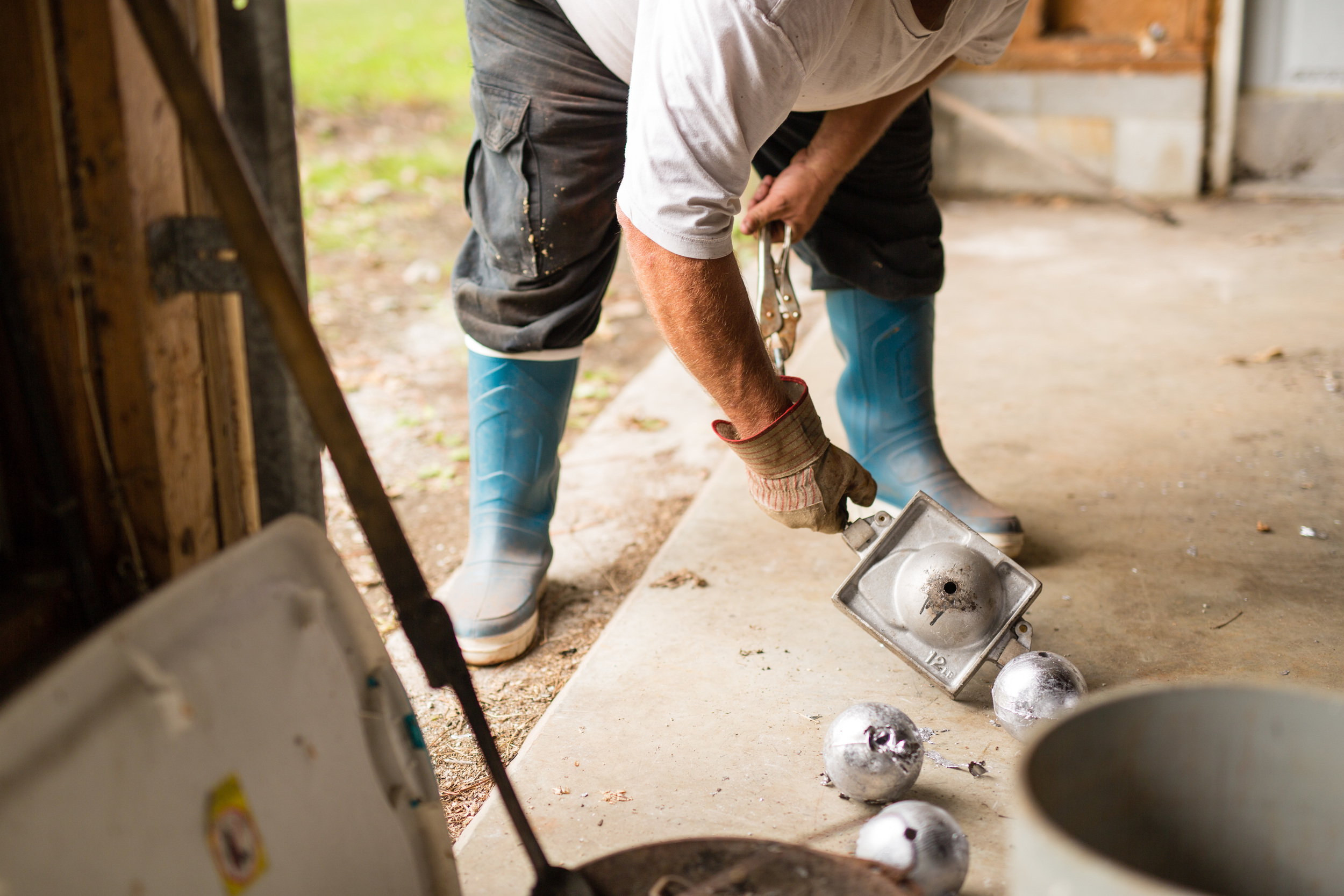   CASTING LEAD CANNONBALL WEIGHTS FOR POUND NETS  