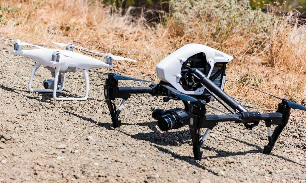 Pond5: Drone Wars: DJI Inspire 1 Pro vs. Phantom 4