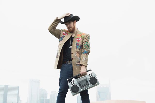 Shoulda been a cowboy #tbt courtesy of @jesswilliamsphotos @native_nashville check the link in my bio 🤠