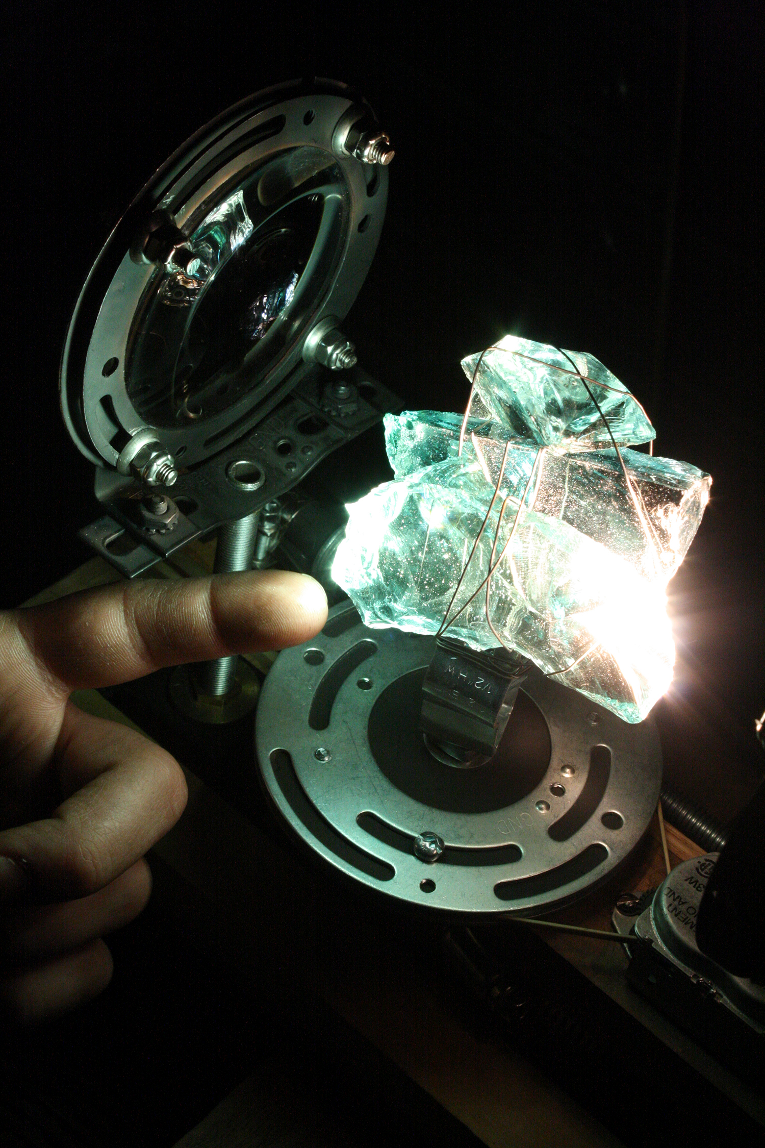 Judson-Studios_Glass-Amplifier_06.jpg