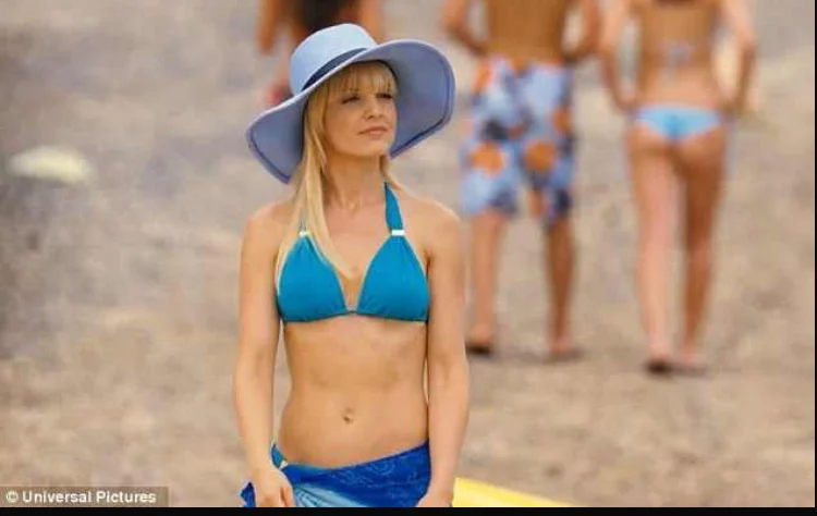 Mena Suvari, American Reunion.