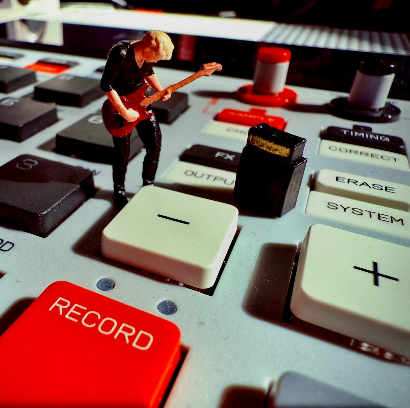 Beep, bap, riff, repeat. @teenageengineering #miniature #dancemusic #macro #fujifilm #filmmakers