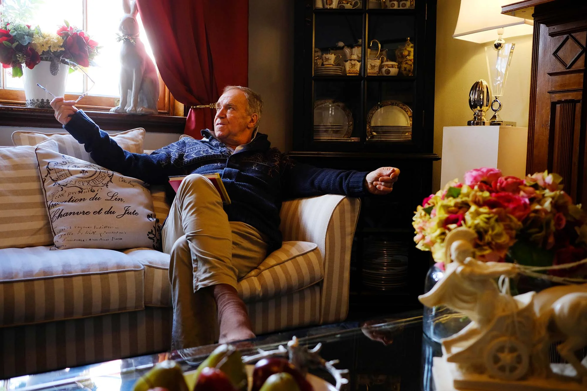 tommy sofaresizedDSCF4498.jpg