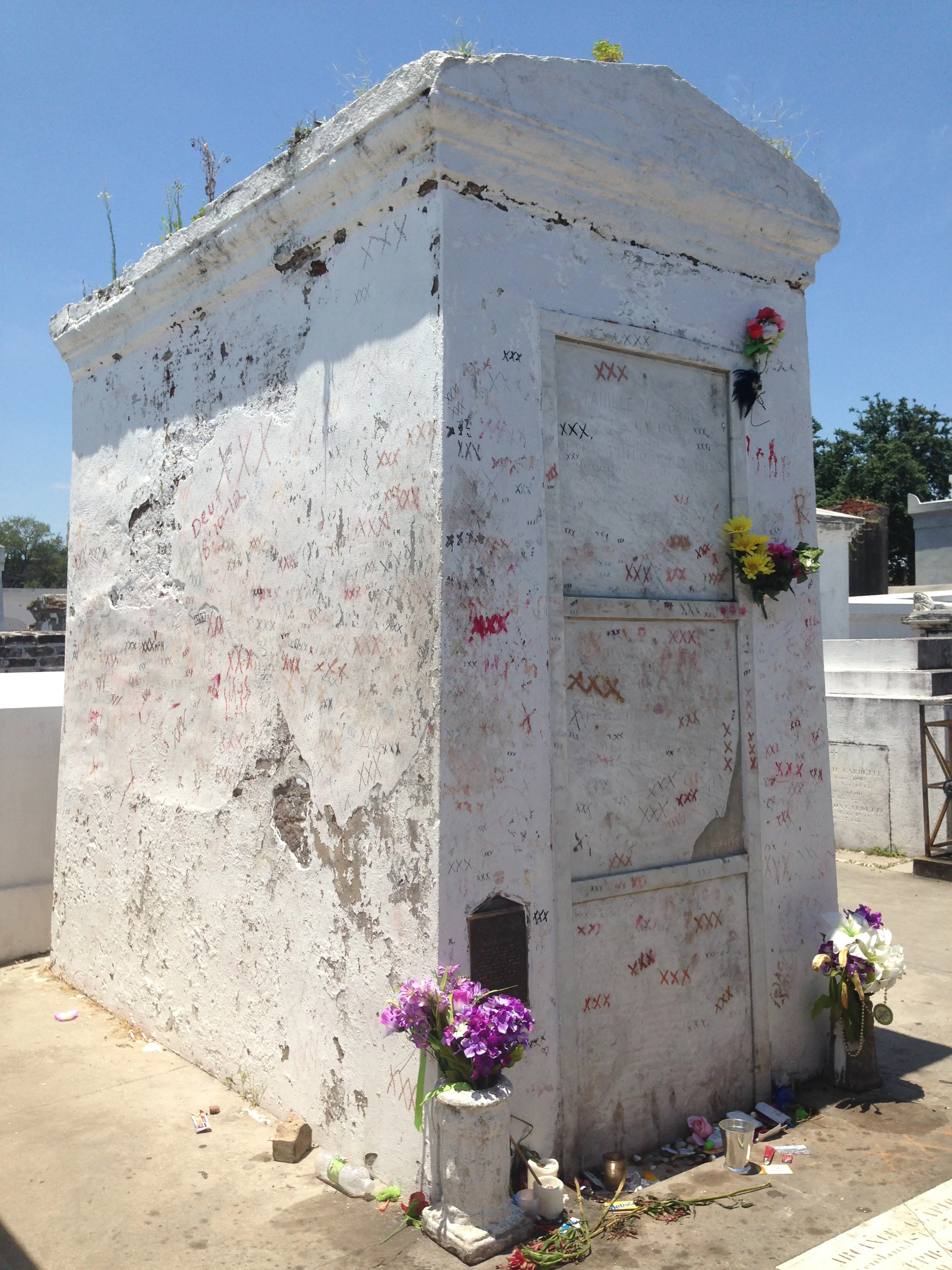 Marie Laveau tomb prior to renovation in Nov 2014