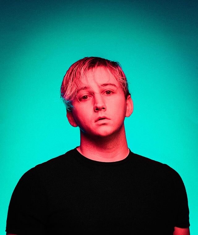 Color Theory: Complimentary 
Two colors that are on opposite sides of the color wheel.

Part three of my color theory portraits in partnership with @azphoco 
Out of all the selfies I have taken this is the one most out of character! When you meet me 