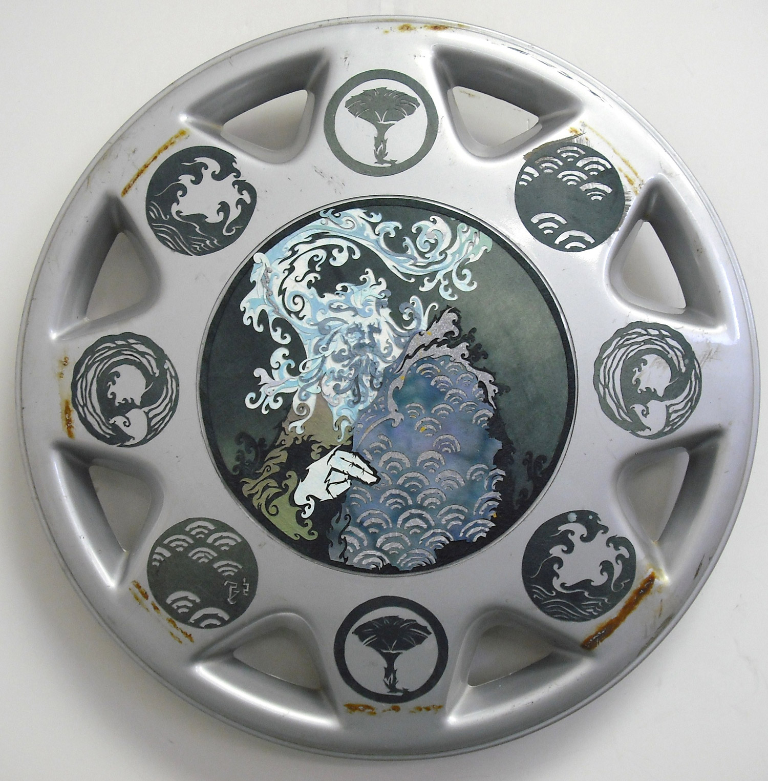 ⊛ Portrait of Ebb with Kamon ⊛ cut paper / hubcap (fiberglass?) ⊛ hubcap-sized 