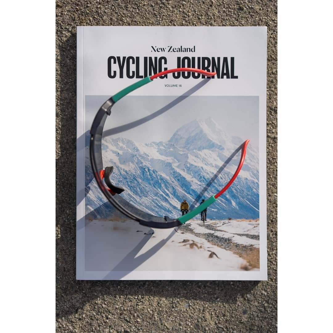 Siping coffee in the ☀ enjoying vol 16 of New Zealand Cycling Journal
#smithoptics #cyclinglife #smithoptics #chromapop #theexperienceiseverything #mtblife #newzealand #cyclingjournal #sunshine #winter #southislandnz #dtdadventures