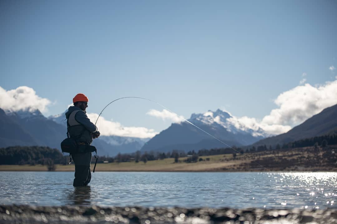 Sometimes we just swap the rods. @jasonckelly bending my Radian in Paradise. Beautiful day plus very pleasant temperature saw us nailing few fish on a dry fly.
#manictackleproject #manicmates #simmsfishing #scottflyrods #newzealand #troutfishing #ryb